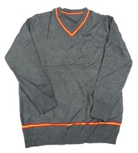 Šedý svetr s proužky 