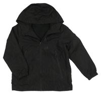 Černá šusťáková jarní bunda s nášivkou a kapucí F&F