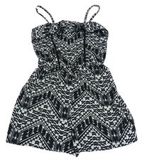 Čierno-biely vzorovaný ľahký kraťasový overal s volánikom Primark