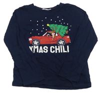 Tmavomodré triko autem a vánočním stromkem H&M