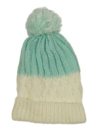 Mátovo-biela čapica s brmbolcom