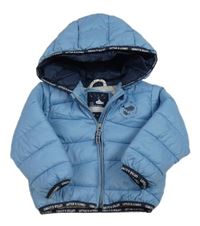 Modrá šusťáková zateplená bunda s velrybami a kapucí C&A