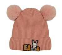 Růžová čepice s nápisem a bambulemi 