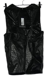 Nové - Dámské černé koženkové vzorované minišaty PrettyLittle Thing