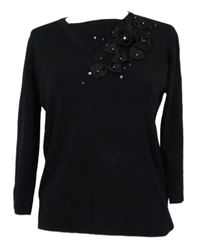 Dámsky čierny sveter s kvietkami a korálkami