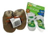 Nové - 2set- béžové semišové capáčky+ bielo-zelené ponožky