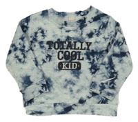 Světle-tmavomodrá batikovaná mikina s nápisom