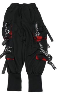 Černé tepláky s kapsami a přežkami