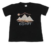 Čierne tričko s pyramidami