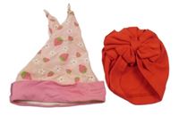 2x čepice - červená turbanová + růžová s jahodami 