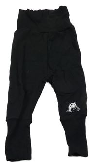 Čierne tepláky s obrázkom