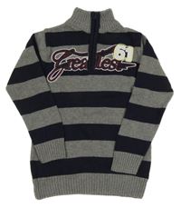 Tmavomodro-šedý pruhovaný svetr s nápisem Topolino