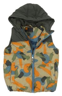 Tmavošedo-béžovo-farebná vzorovaná šušťáková zateplená vesta s kapucňou