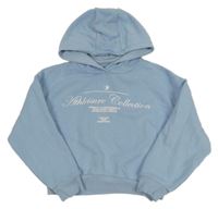 Svetlomodrá crop mikina s nápismi a kapucňou Matalan