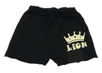 Čierne kraťasy s korunkou a nápisom