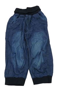 Tmavomodré ľahké capri rifle s úpletovým pasom