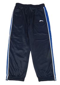 Tmavomodré športové tepláky s pruhmi Slazenger