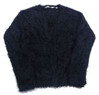 Čierny chlpatý prepínaci sveter