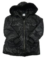 Černá šusťáková zateplená bunda s kapucí s kožešinou Mayoral