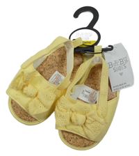Nové - Žluté sandály s madeirou a 3D mašlí Matalan vel. 20