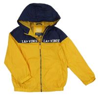 Ttmavomodro-žlutá šusťáková jarní bunda s nápisy a palmami a kapucí C&A