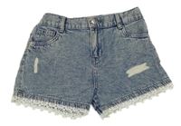 Modré plesňové rifľové kraťasy s vyšúchaním a čipkovymi kvety F&F