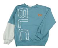 Modrošedo-biela mikina s písmenky