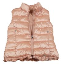 Světlerůžová lesklá prošívaná šusťáková zateplená oboustranná vesta s volánkem mayoral
