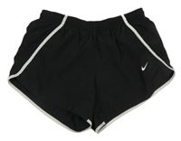 Černo-bílé sportovní kraťasy s logem Nike