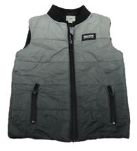 Tmavosivá ombré šušťáková zateplená vesta s nášivkou zn. River Island