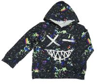 Čierno-farebná vzorovaná mikina s kapucňou