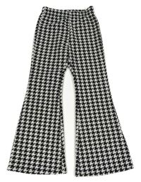 Čierno-biele kockované flare tregíny Shein
