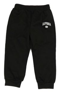 Čierne tepláky s nápisom