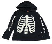 Čierno-biela mikina s kostrou a kapucňou