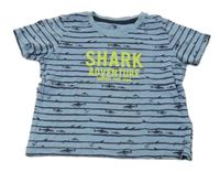Modré pruhované tričko s nápisom a žralokmi Lupilu