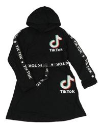 Černé teplákové šaty s páskem a kapucí - Tik Tok