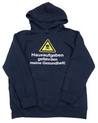 Tmavomodrá mikina s nápisem, lebkou a kapucňou