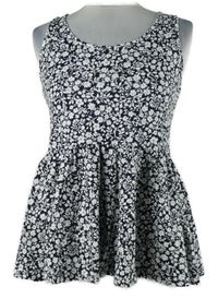 Dámský tmavomodro-bílý kytičkovaný peplum top F&F