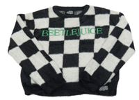 Černo-bílý kostkovaný chlupatý svetr s nápisem 