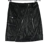 Dámska čierna koženková prepínaci sukňa PrettyLittle Thing