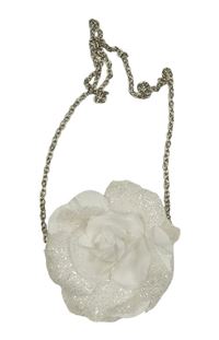 Bílá třpytivá kabelka s květinou