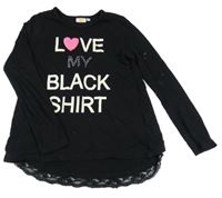 Čierne tričko s nápisom a čipkou a kamienkami