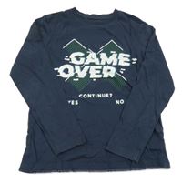 Tmavomodré triko s nápisy M&S