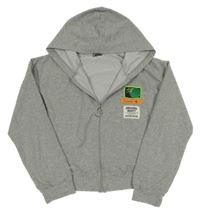 Svetlosivá prepínaci crop mikina s nášivkami a kapucňou