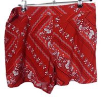 Dámské červené vzorované sukňové kraťasy 