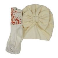 2 Set - Smotanová turbanová čapica s mašlí + ponožky s čipkou