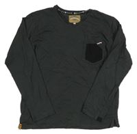 Tmavošedé triko s kapsou 