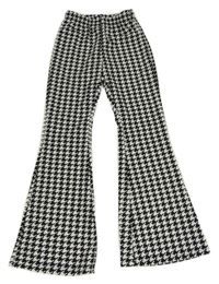 Čierno-biele kockované flare nohavice Shein