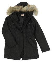 Černá šusťáková zimní bunda s kapucí s kožešinou only