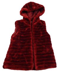 Červená kožušinová vesta s kapucňou